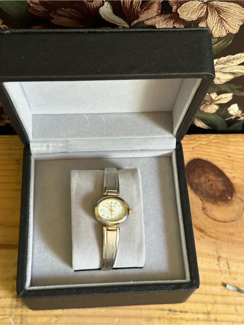 N/A features wrist